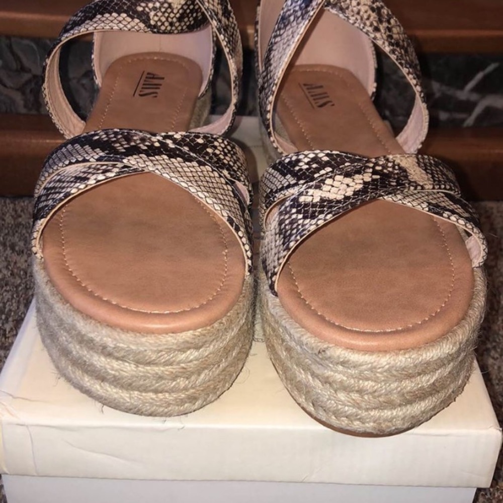 Platform Sandals - Picture 3 of 3